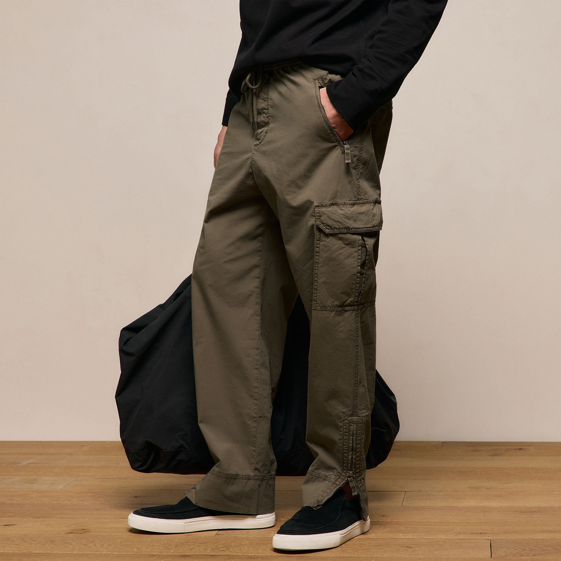 Parachute Poplin Cargo in Light Olive Pigment | James Perse Los Angeles