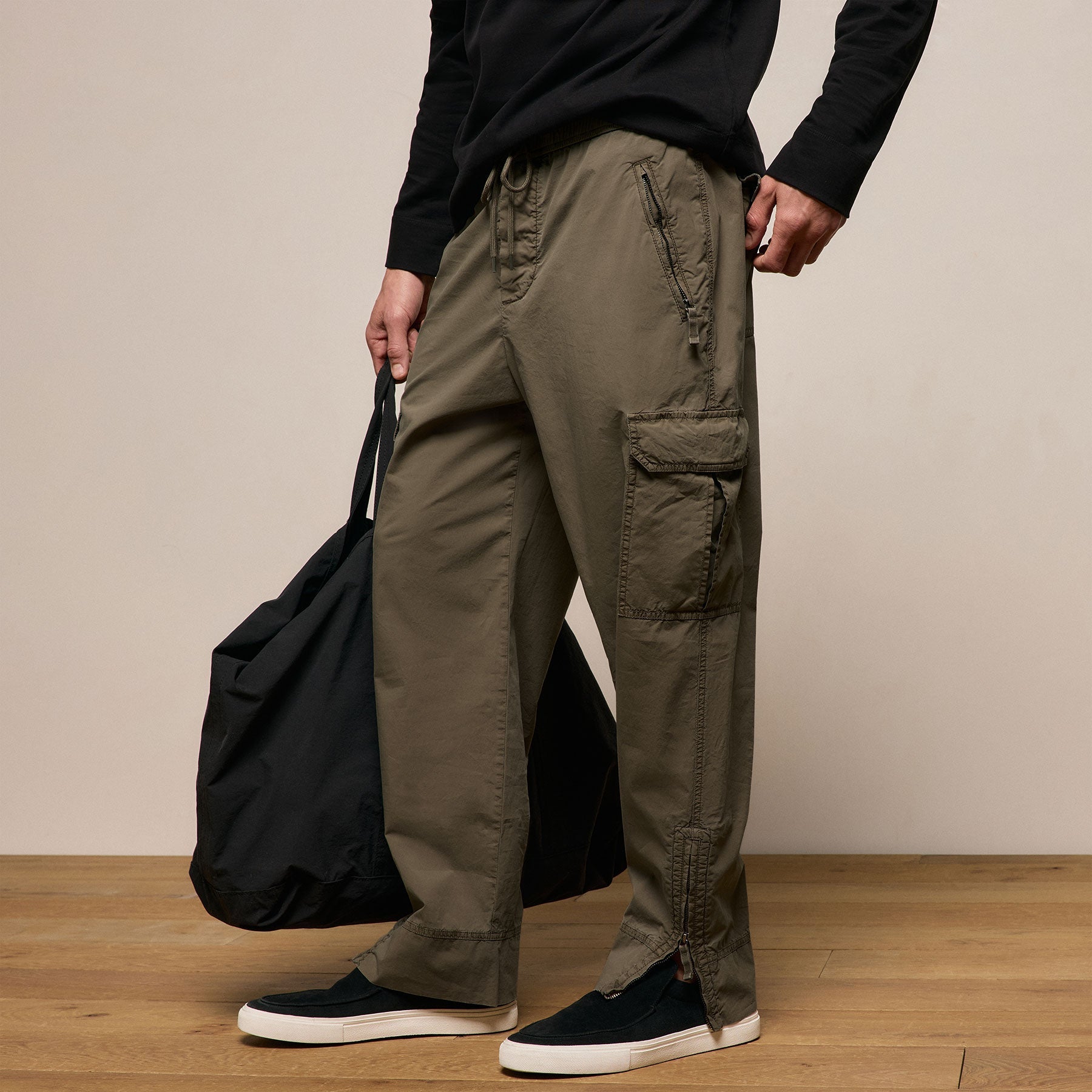 Parachute Poplin Cargo in Light Olive Pigment | James Perse Los Angeles