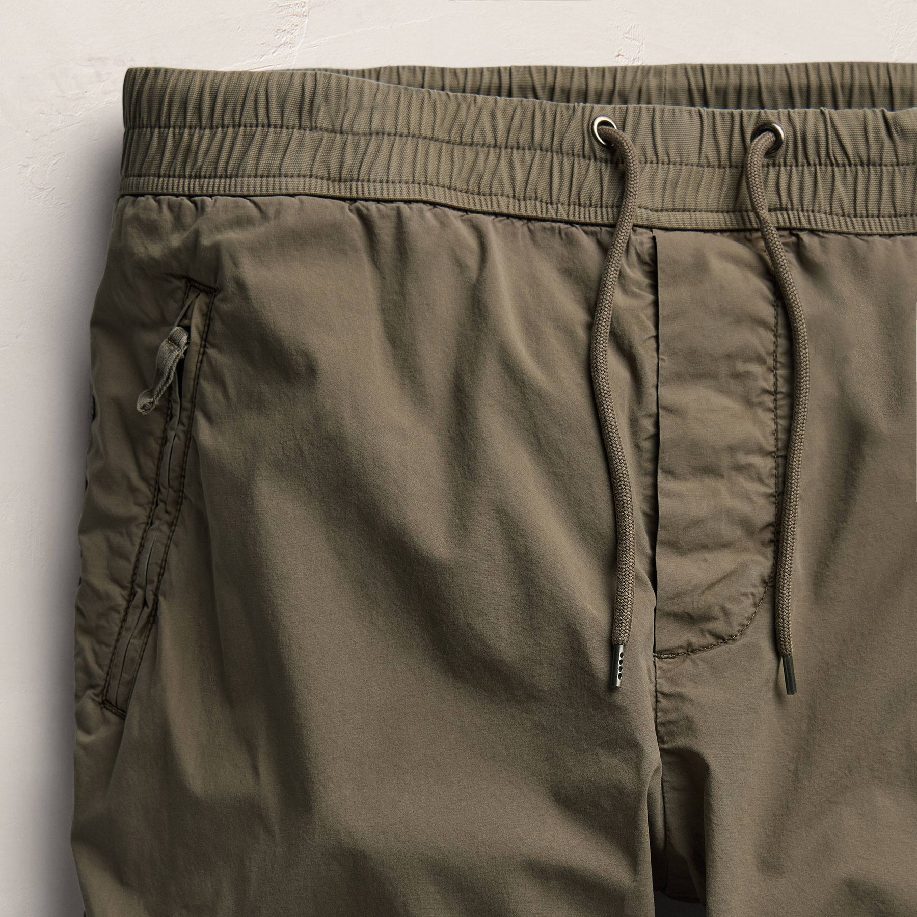 Parachute Poplin Cargo in Light Olive Pigment | James Perse Los Angeles