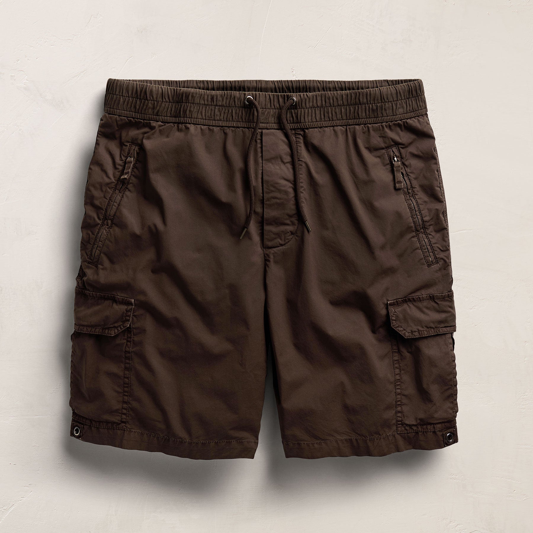 Parachute Poplin Cargo Short in Bark Pigment | James Perse Los Angeles