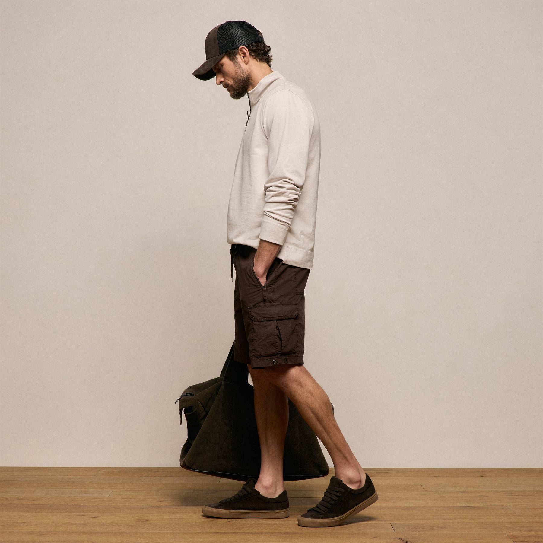 Parachute Poplin Cargo Short in Bark Pigment | James Perse Los Angeles