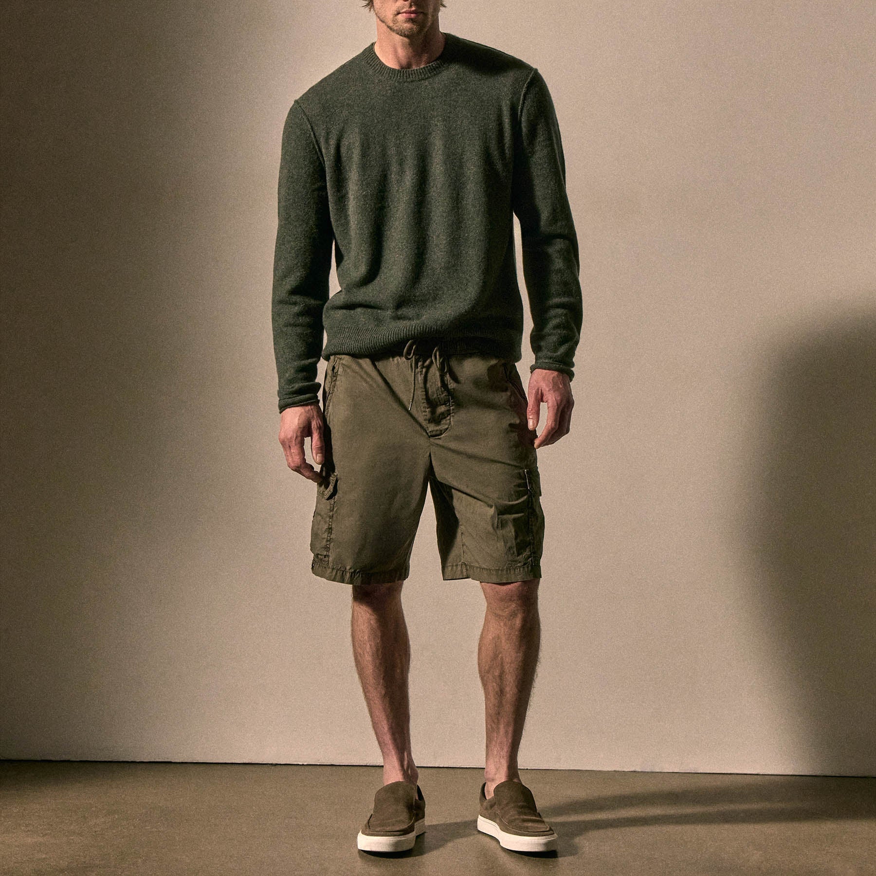 Parachute Poplin Cargo Short in Birch Pigment | James Perse Los Angeles