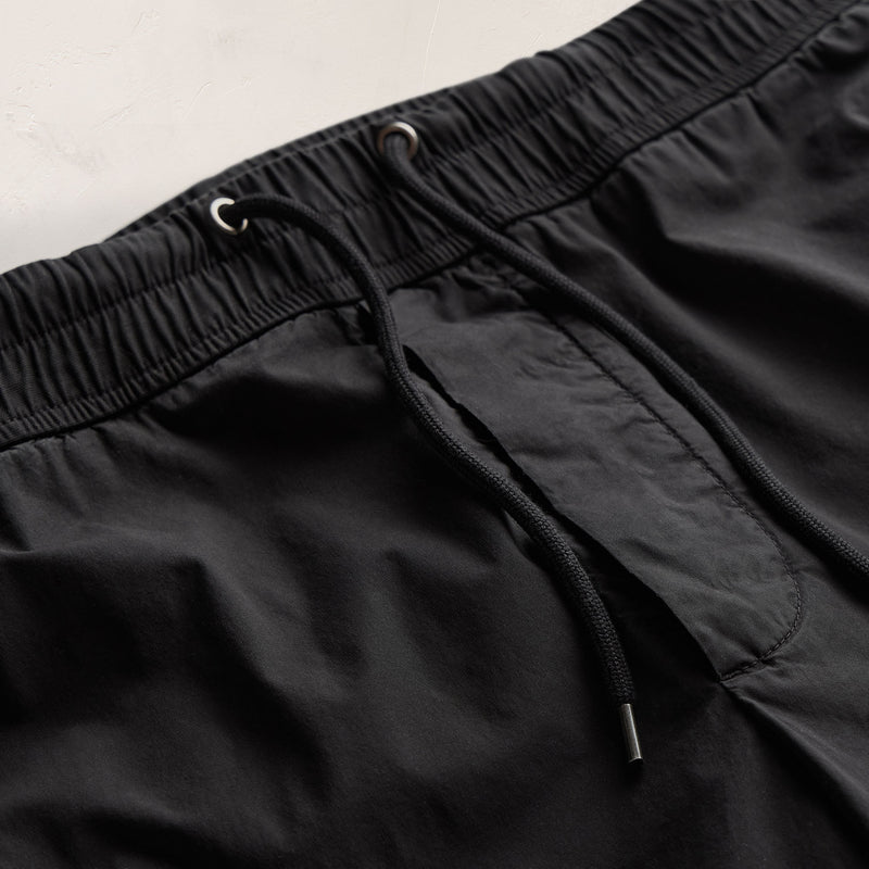 Parachute Poplin Cargo Short in Black | James Perse Los Angeles