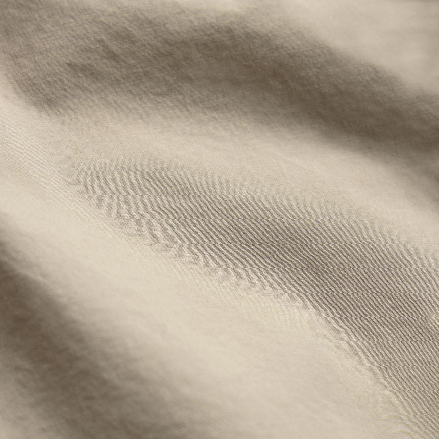 Parachute Poplin Cargo Short in Flax Pigment | James Perse Los Angeles