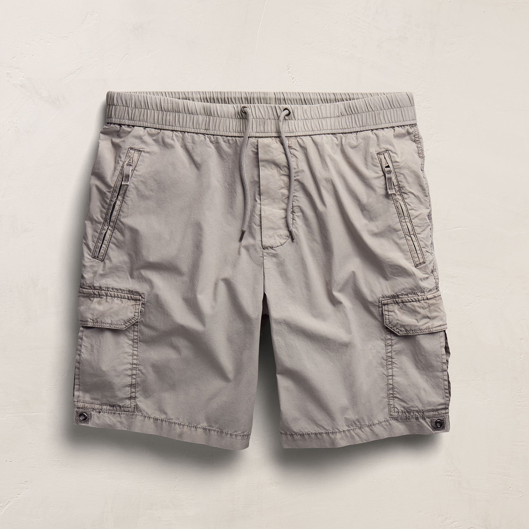Parachute Poplin Cargo Short in Fog Pigment | James Perse Los Angeles