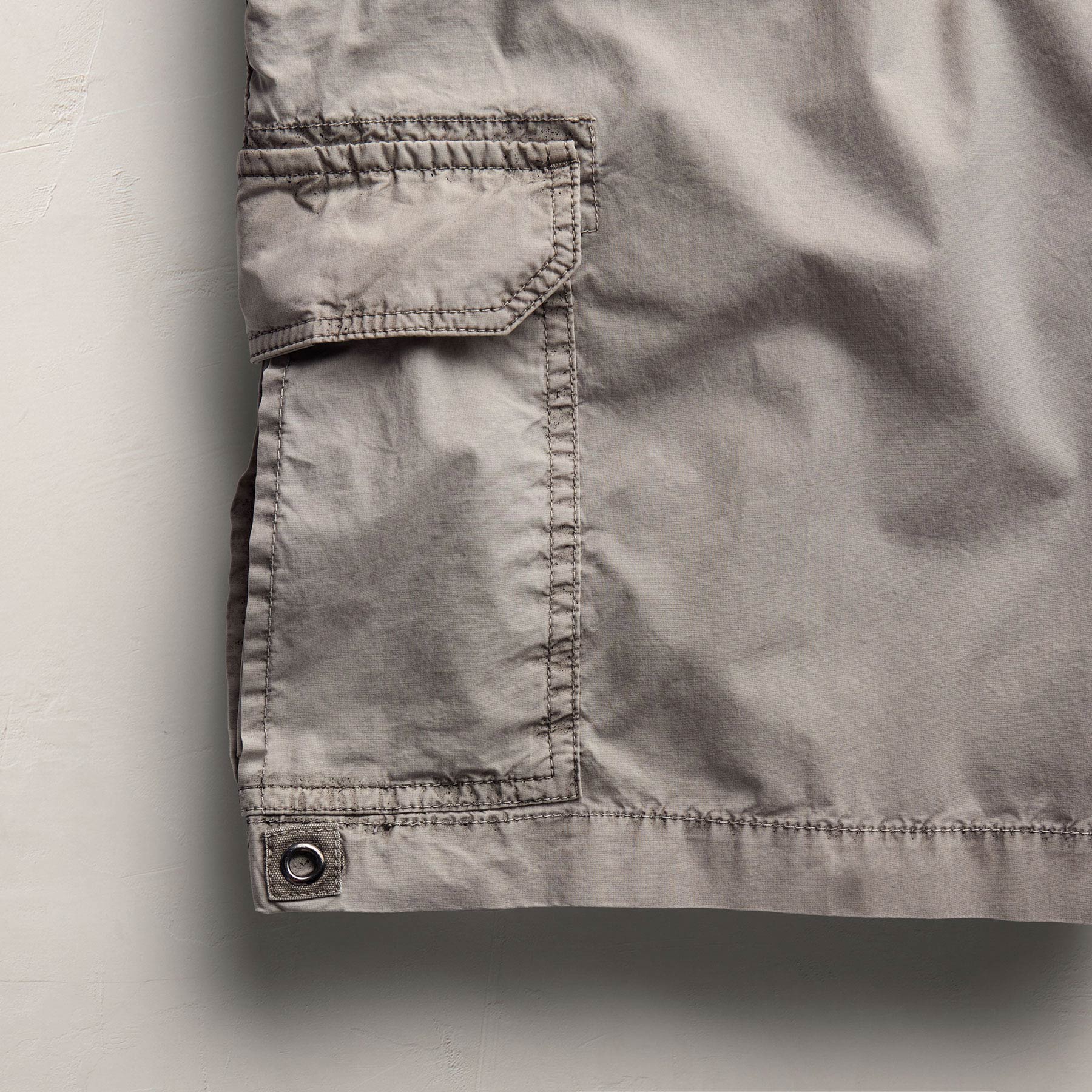 Parachute Poplin Cargo Short in Fog Pigment | James Perse Los Angeles