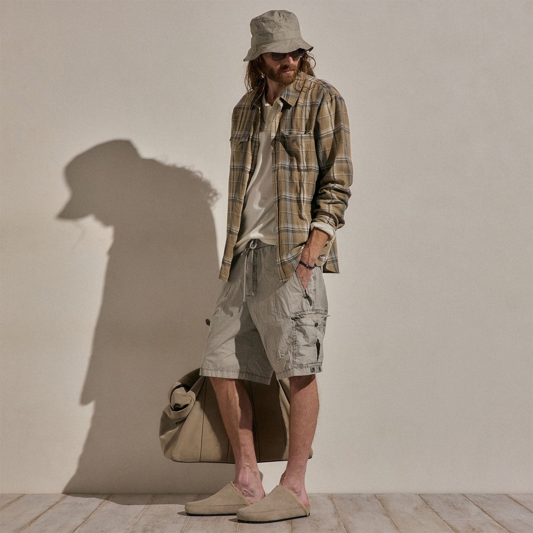 Parachute Poplin Cargo Short in Fog Pigment | James Perse Los Angeles