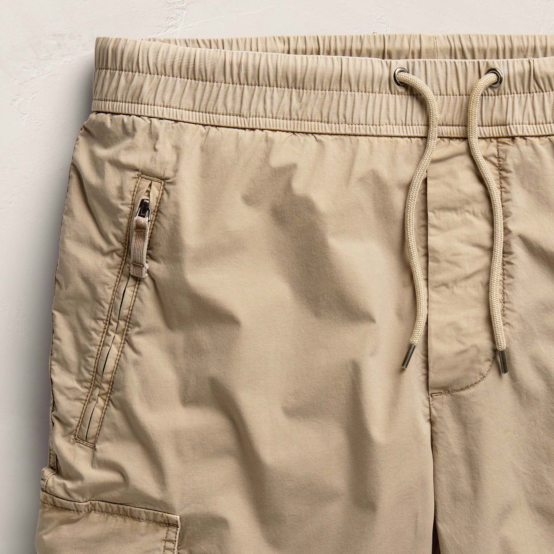 Parachute Poplin Cargo Short in Light Khaki Pigment | James Perse Los Angeles