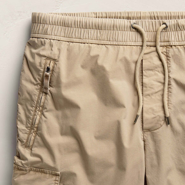 Parachute Poplin Cargo Short in Light Khaki Pigment | James Perse Los Angeles