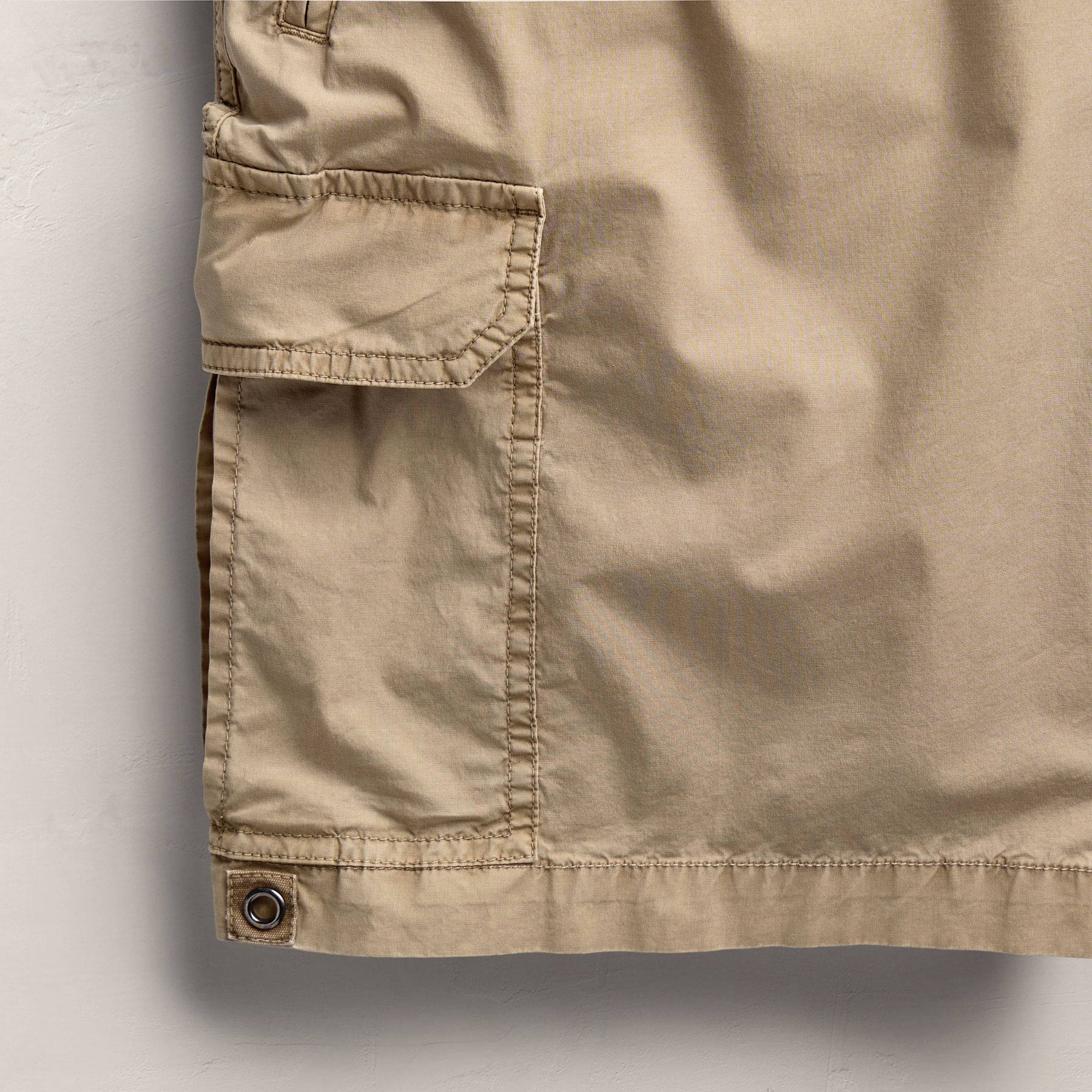 Parachute Poplin Cargo Short in Light Khaki Pigment | James Perse Los Angeles