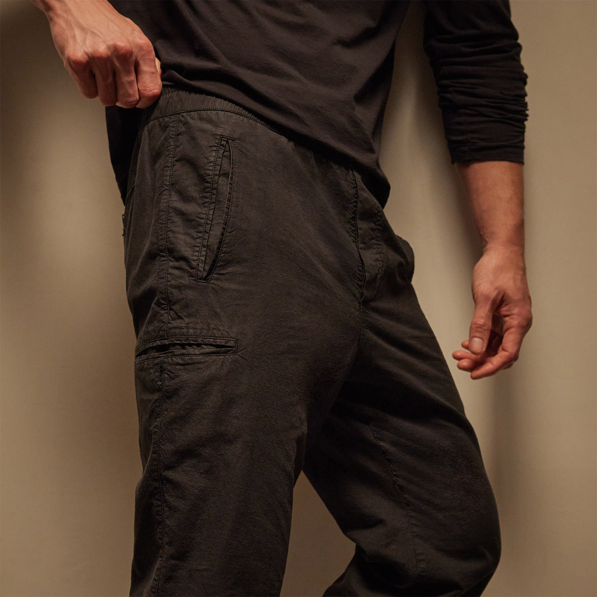 Textured Relaxed Pant in Black | James Perse Los Angeles