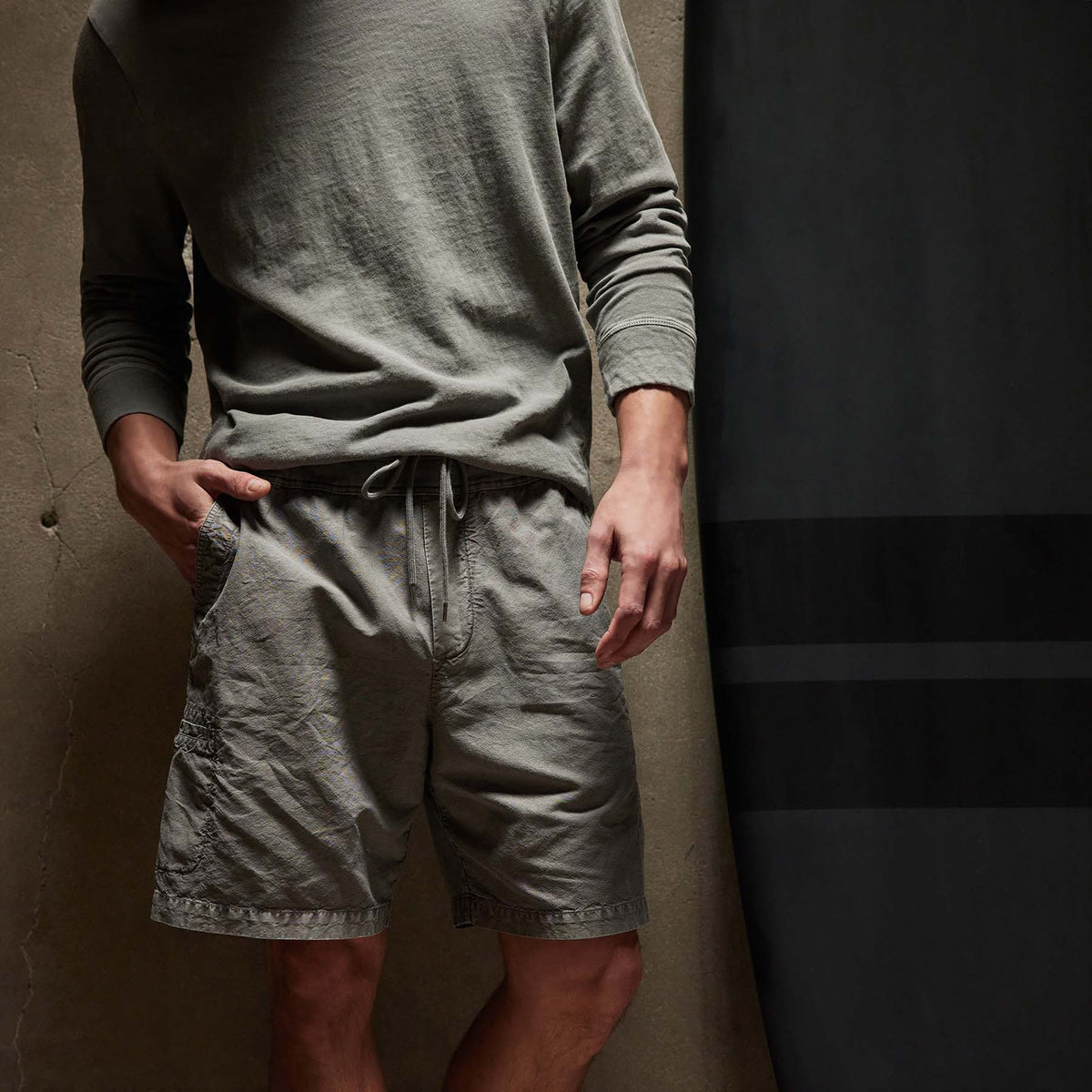 Relaxed Fit Hemp Cotton Short in Silver Grey Pigment | James Perse Los Angeles