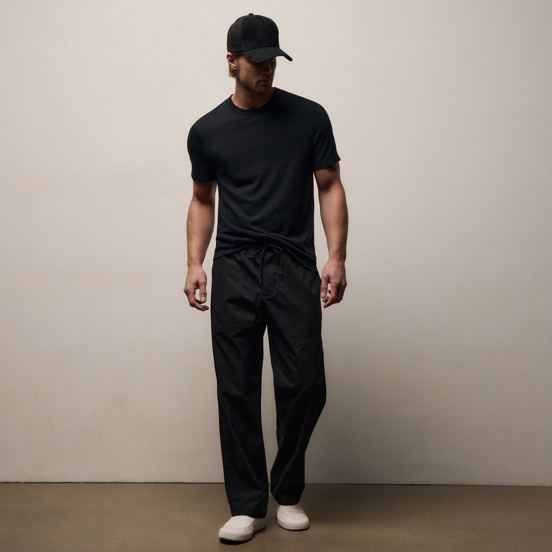 Fine Cotton Twill Patch Pocket Pant In Black | James Perse Los Angeles