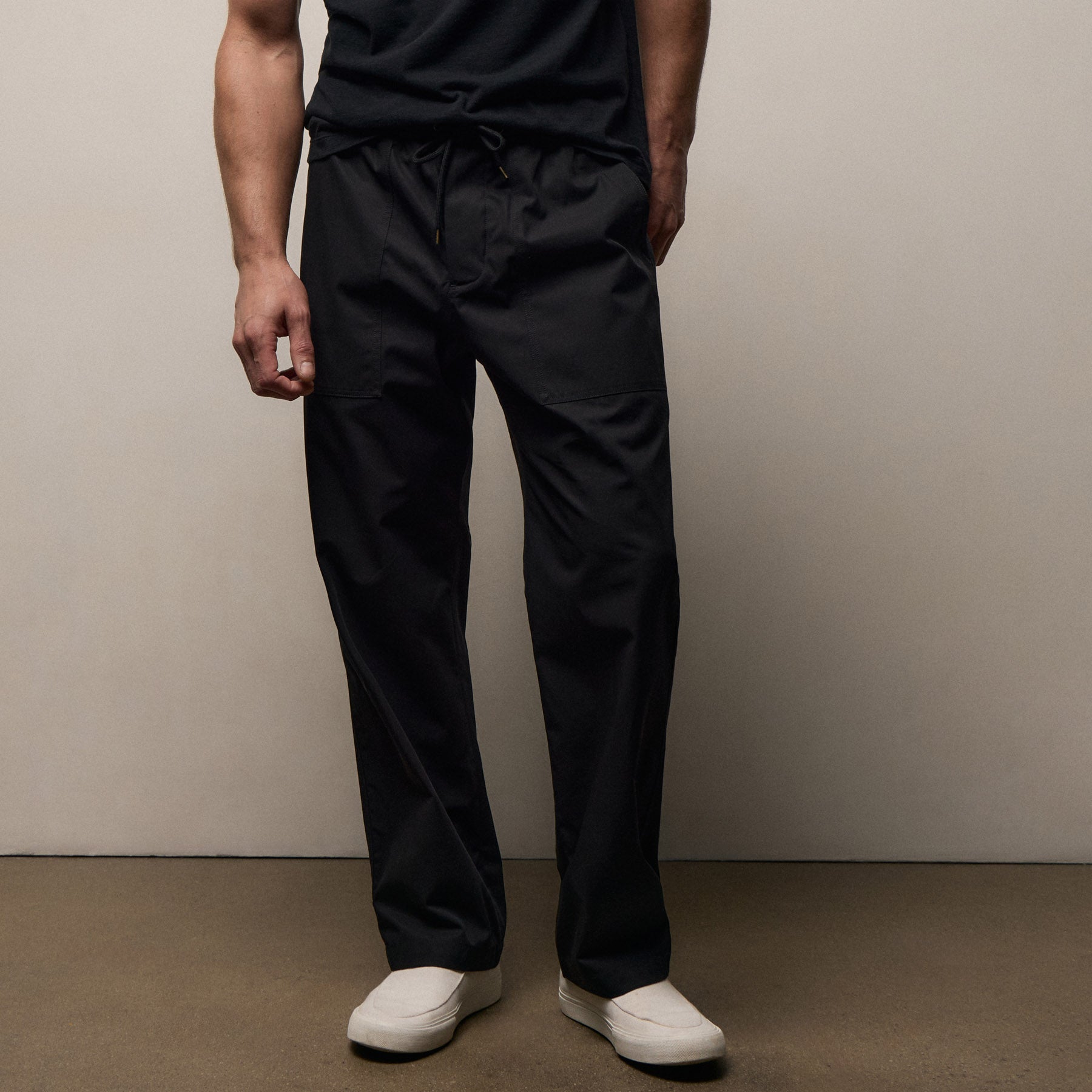 Fine Cotton Twill Patch Pocket Pant In Black | James Perse Los Angeles