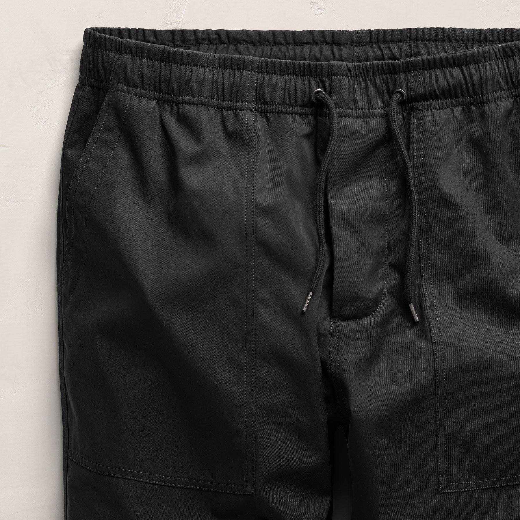 Fine Cotton Twill Patch Pocket Pant in Black | James Perse Los Angeles