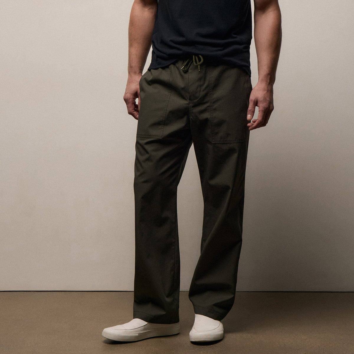Fine Cotton Twill Patch Pocket Pant In Dark Olive | James Perse Los Angeles