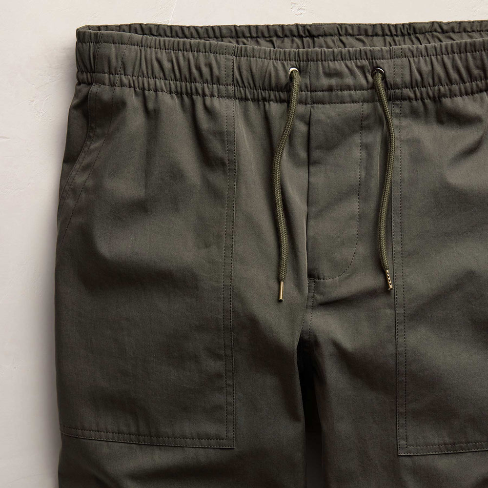 Fine Cotton Twill Patch Pocket Pant in Dark Olive | James Perse Los Angeles