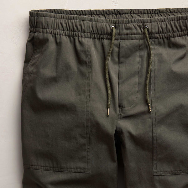 Fine Cotton Twill Patch Pocket Pant in Dark Olive | James Perse Los Angeles