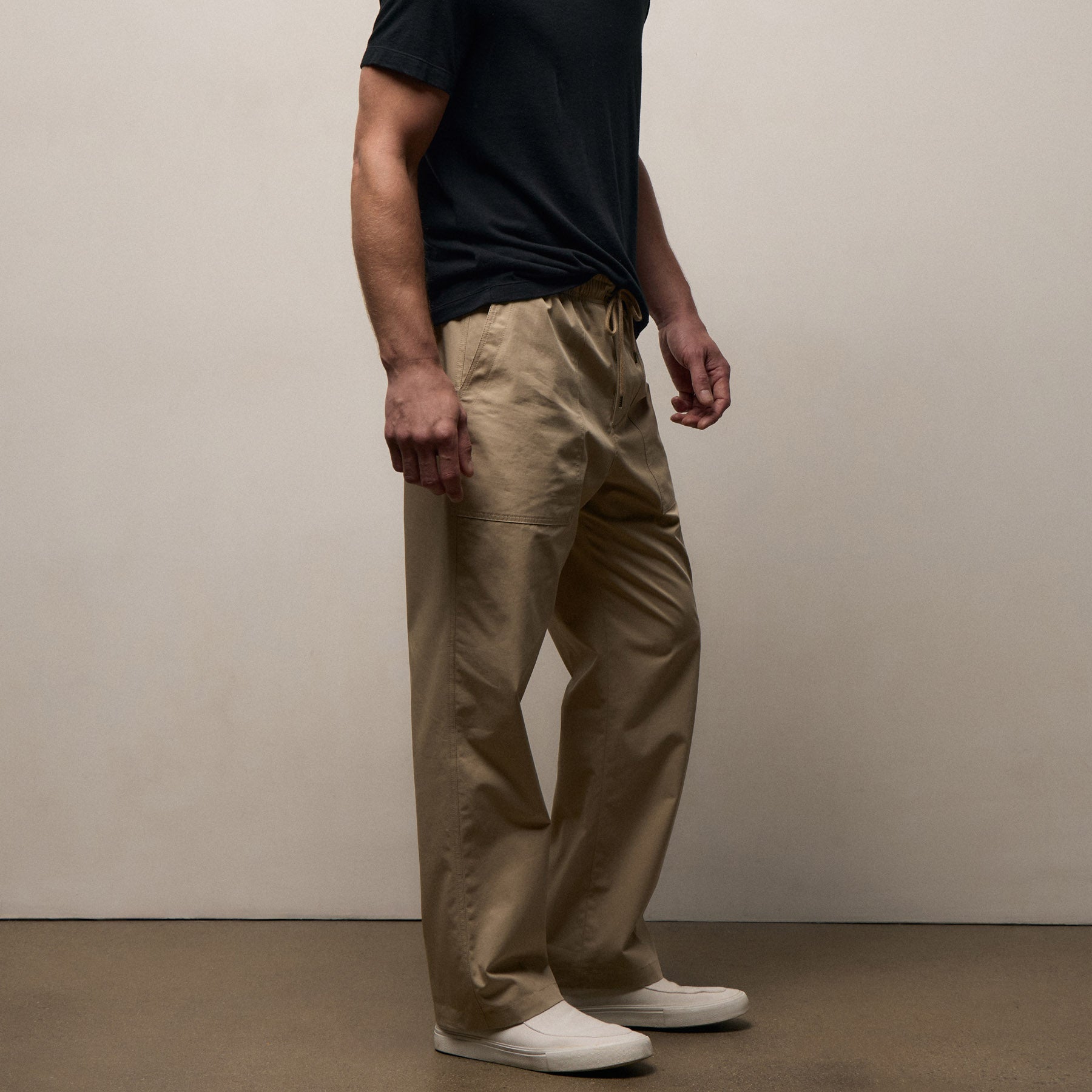 Fine Cotton Twill Patch Pocket Pant In Light Khaki | James Perse Los Angeles