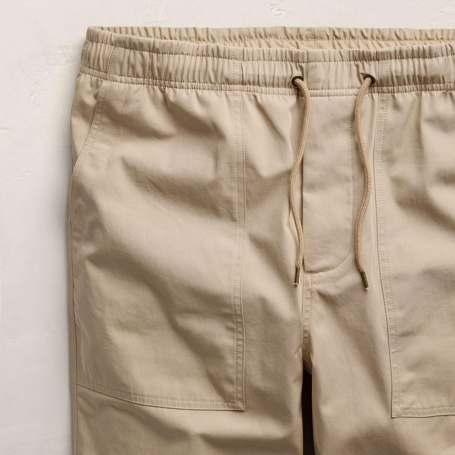 Fine Cotton Twill Patch Pocket Pant in Light Khaki | James Perse Los Angeles