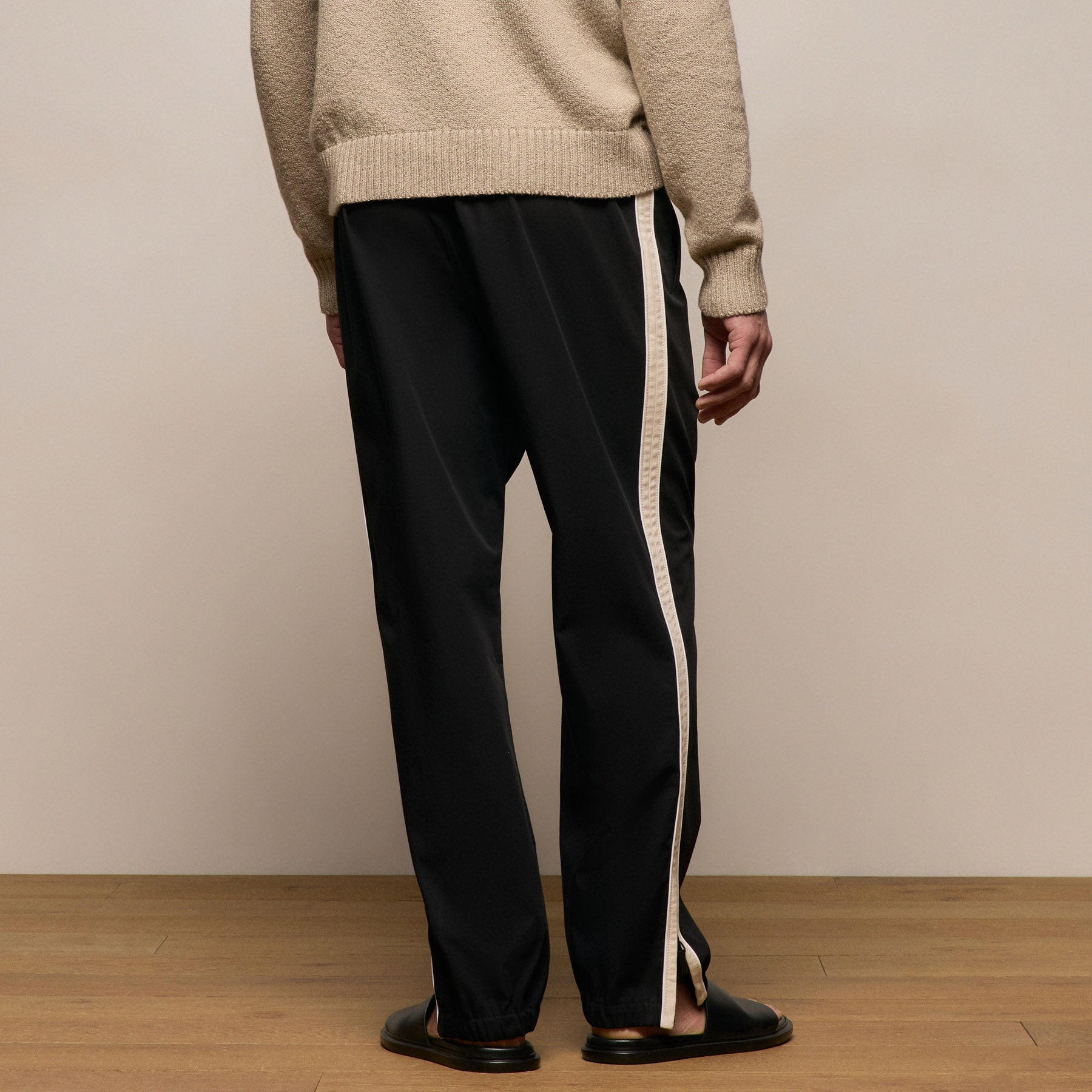 Elevated Cotton Twill Track Pant in Black/Latte/White | James Perse Los Angeles