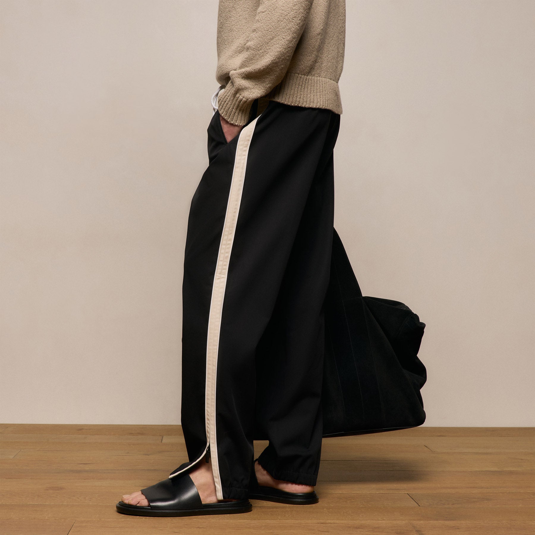 Elevated Cotton Twill Track Pant in Black/Latte/White | James Perse Los Angeles