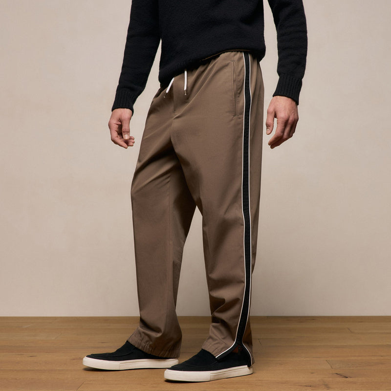 Elevated Cotton Twill Track Pant in Light Olive/Black/White | James Perse Los Angeles