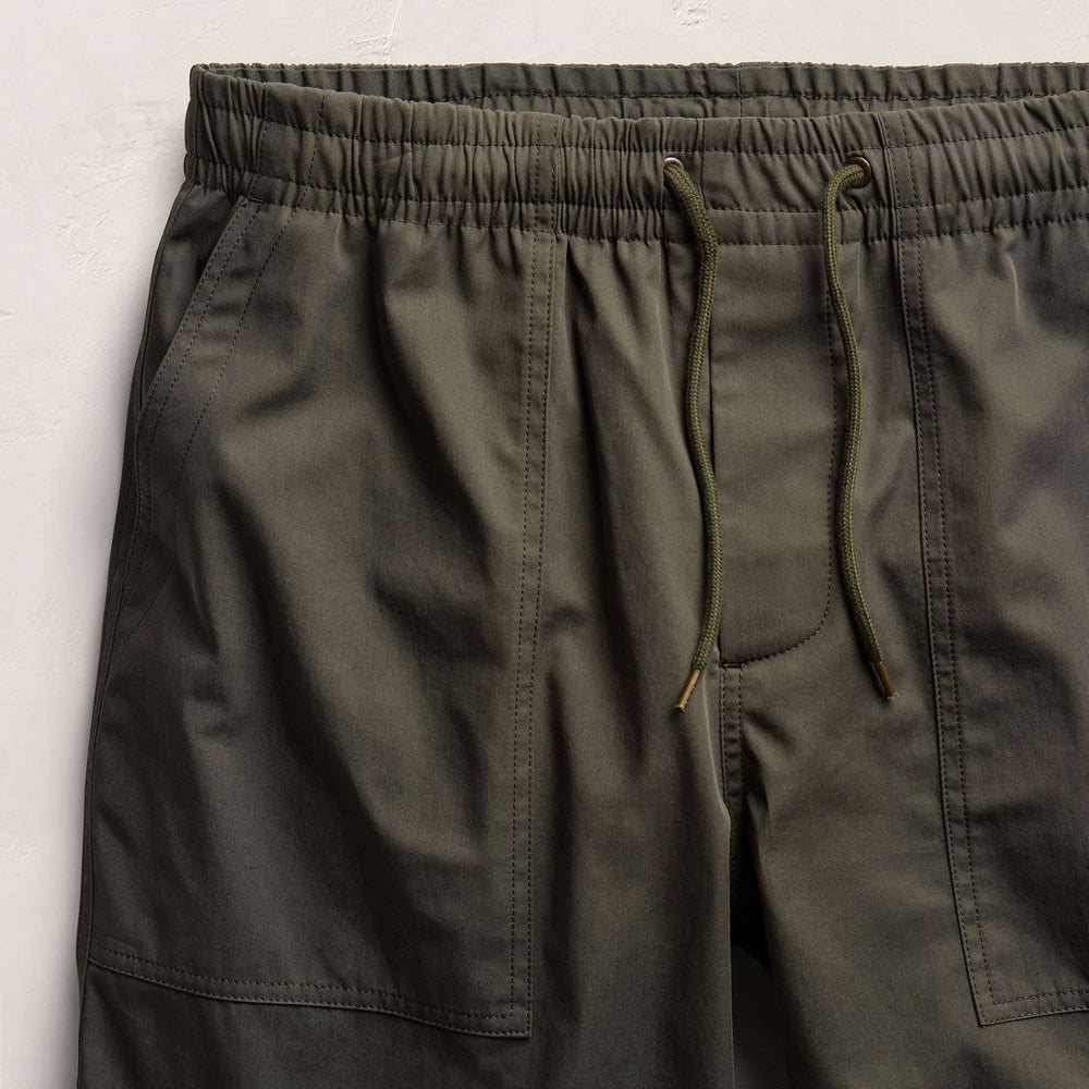 Fine Cotton Twill Patch Pocket Short in Dark Olive | James Perse Los Angeles