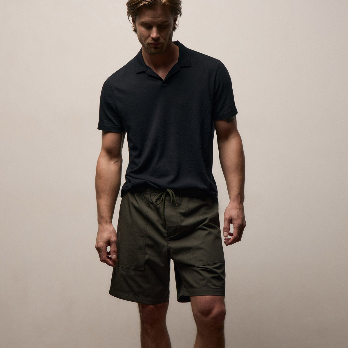 Fine Cotton Twill Patch Pocket Short In Dark Olive | James Perse Los Angeles