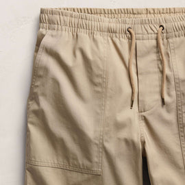Fine Cotton Twill Patch Pocket Short in Light Khaki | James Perse Los Angeles
