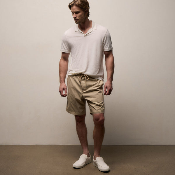 Fine Cotton Twill Patch Pocket Short In Light Khaki | James Perse Los Angeles