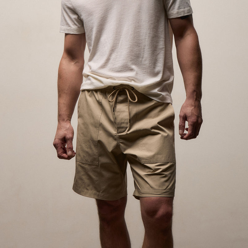 Fine Cotton Twill Patch Pocket Short In Light Khaki | James Perse Los Angeles