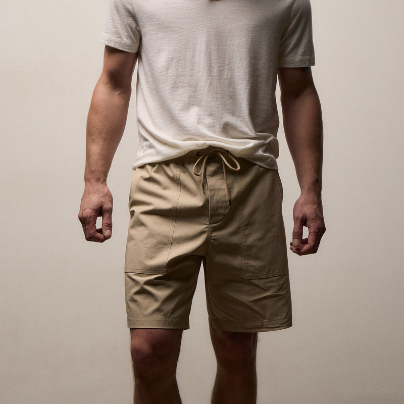 Fine Cotton Twill Patch Pocket Short In Light Khaki | James Perse Los Angeles