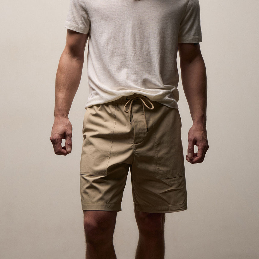 Fine Cotton Twill Patch Pocket Short In Light Khaki | James Perse Los Angeles