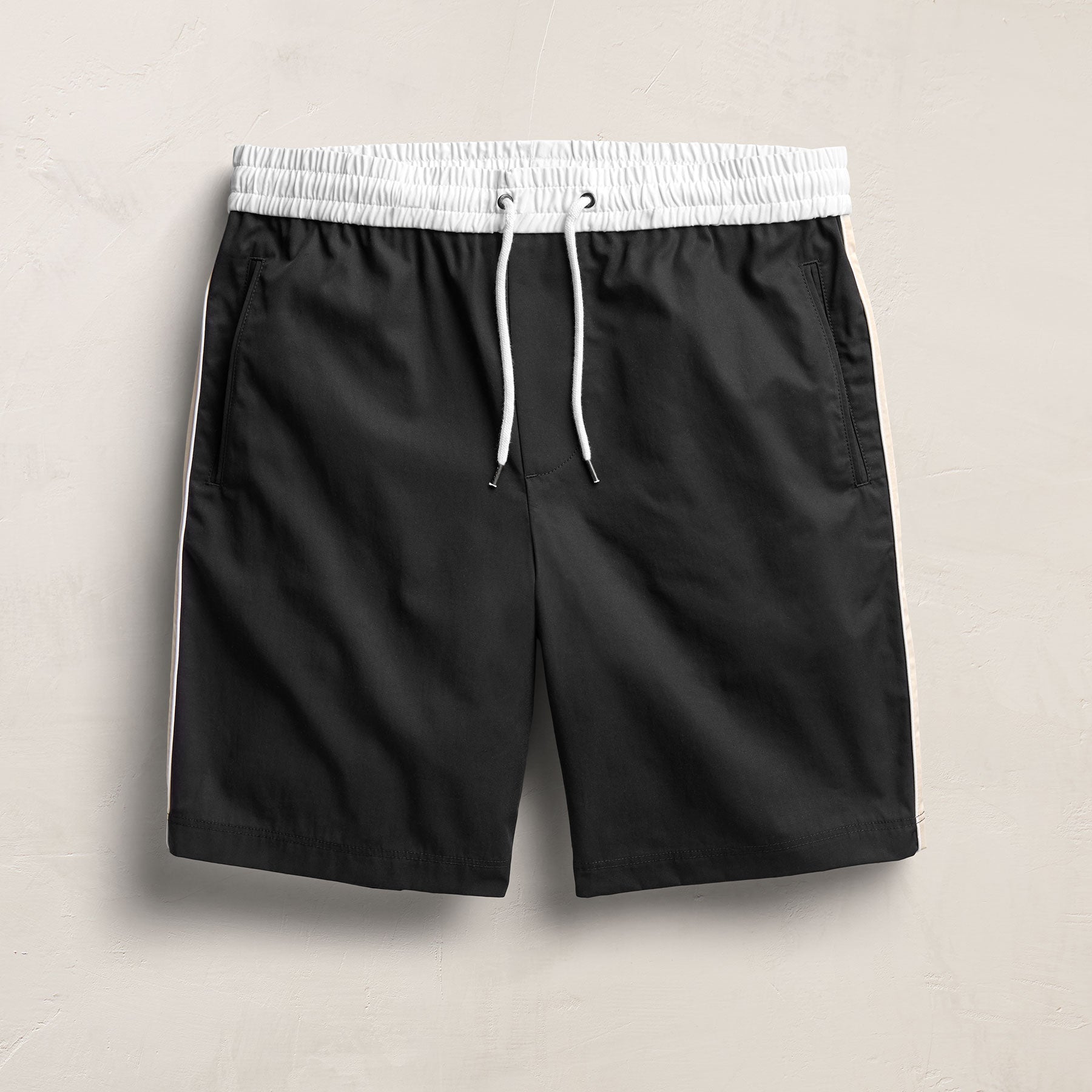 Elevated Cotton Twill Track Short in Black/Latte/White | James Perse Los Angeles