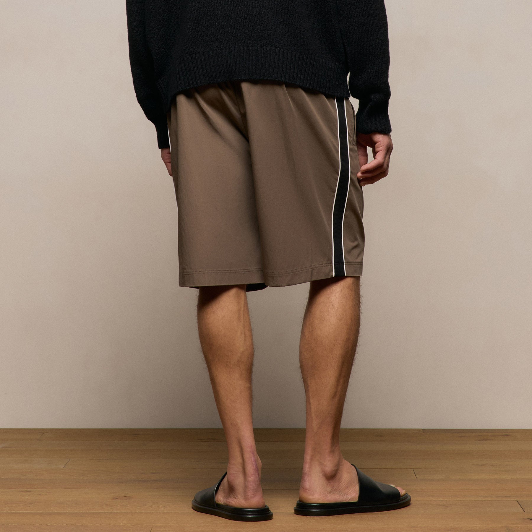 Elevated Cotton Twill Track Short in Light Olive/Black/White | James Perse Los Angeles