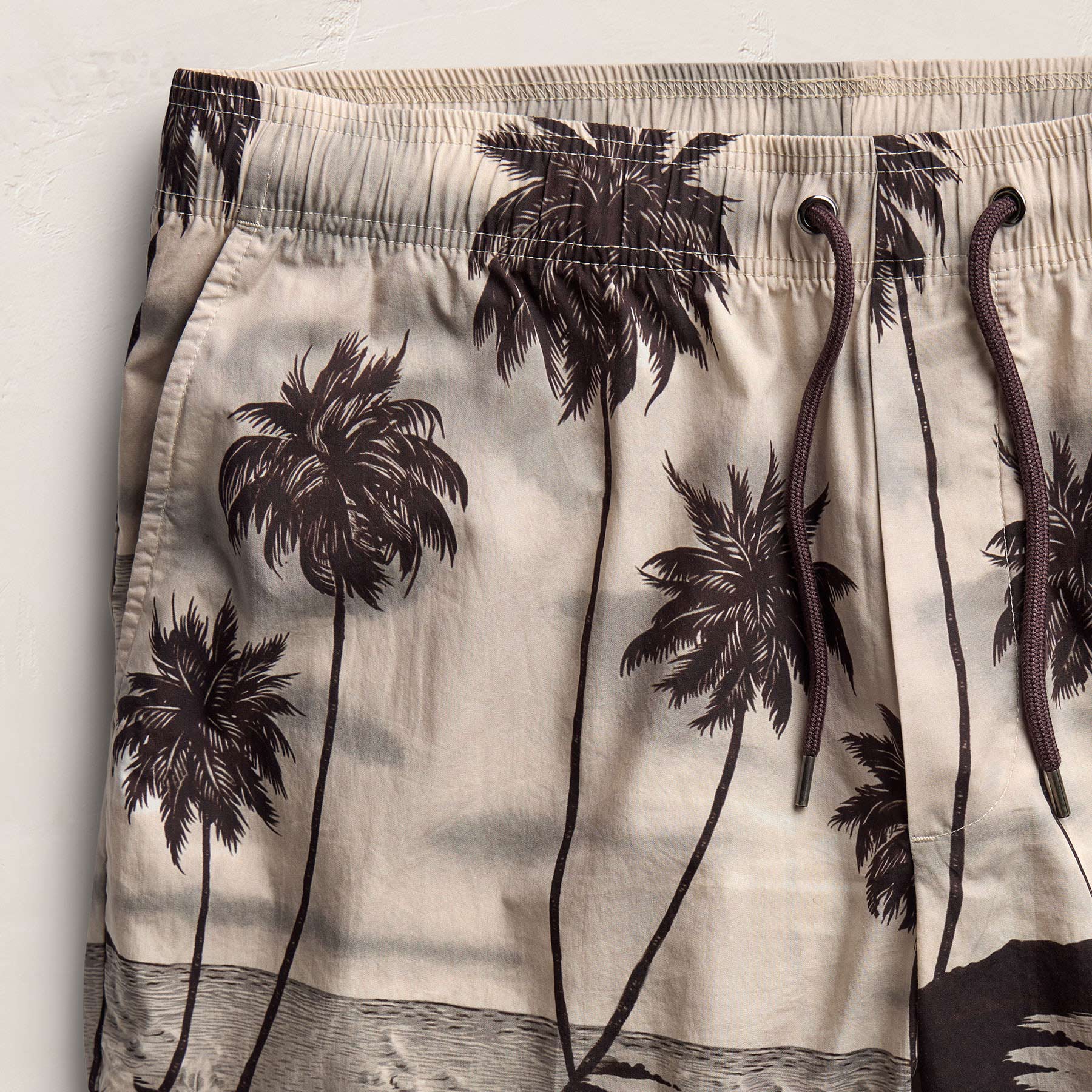 Palm Printed Short in Stone | James Perse Los Angeles