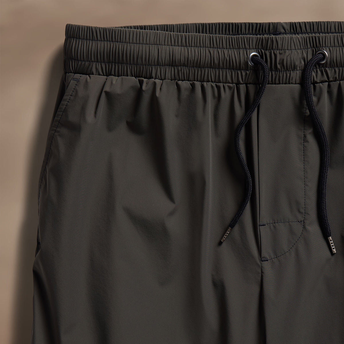 Technical Stretch Nylon Split Hem Boardshort in Hemlock | James Perse Los Angeles