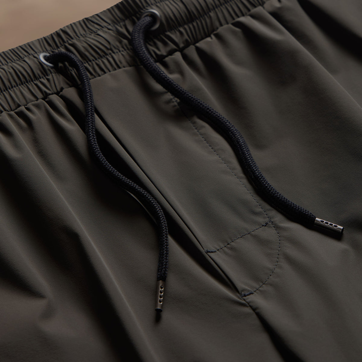 Technical Stretch Nylon Split Hem Boardshort in Hemlock | James Perse Los Angeles