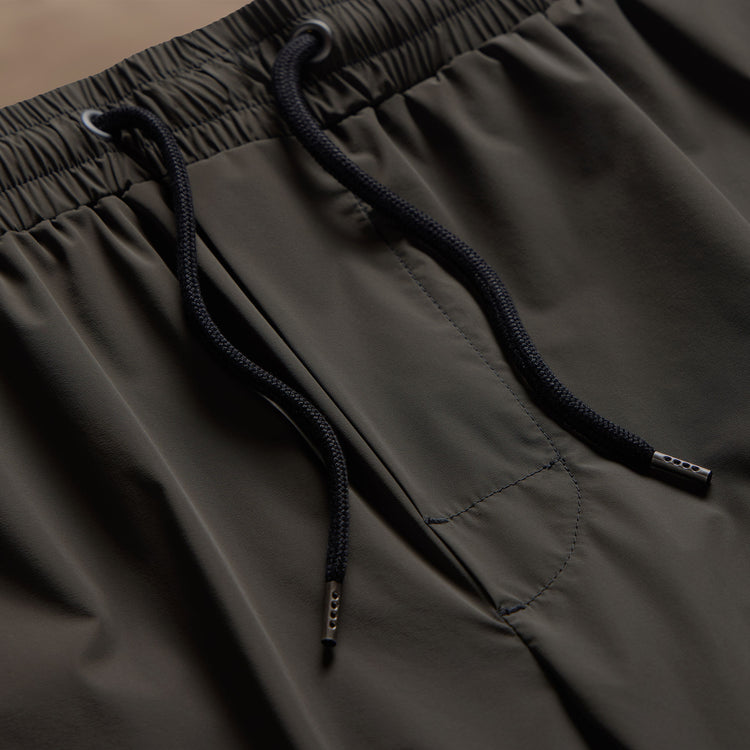 Technical Stretch Nylon Split Hem Boardshort in Hemlock | James Perse Los Angeles