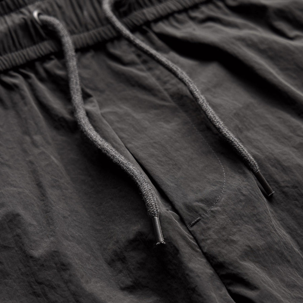 Palm Embroidered Boardshort in Carbon | James Perse Los Angeles