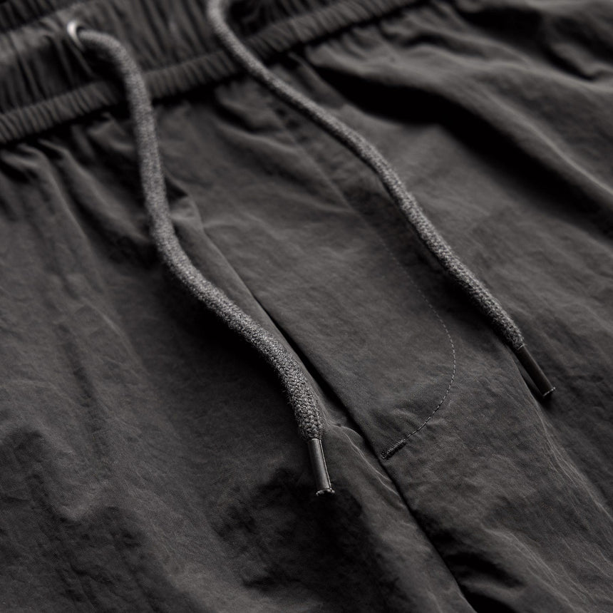 Palm Embroidered Boardshort in Carbon | James Perse Los Angeles