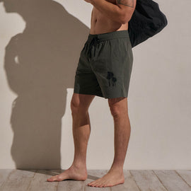 Palm Embroidered Boardshort in Granite | James Perse Los Angeles