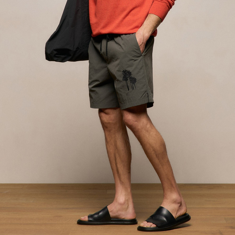 Palm Embroidered Boardshort in Granite | James Perse Los Angeles