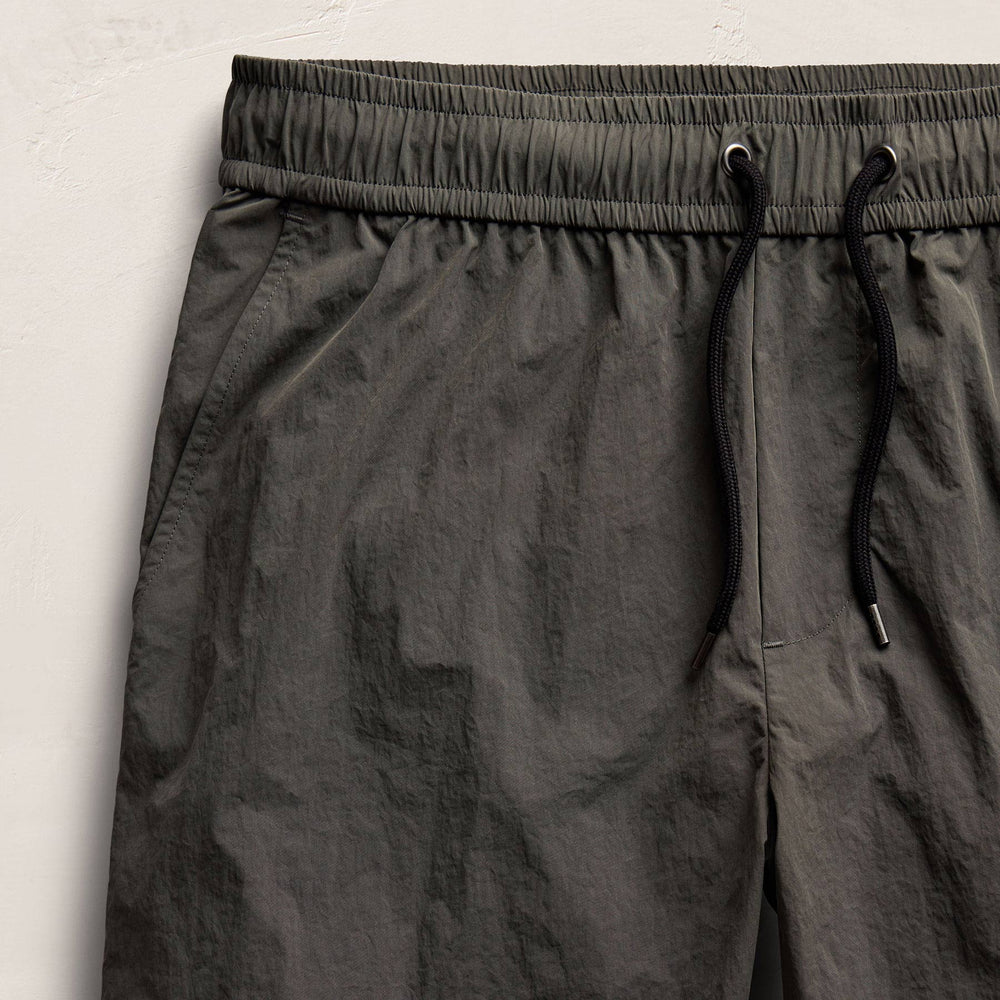 Palm Embroidered Boardshort in Granite | James Perse Los Angeles