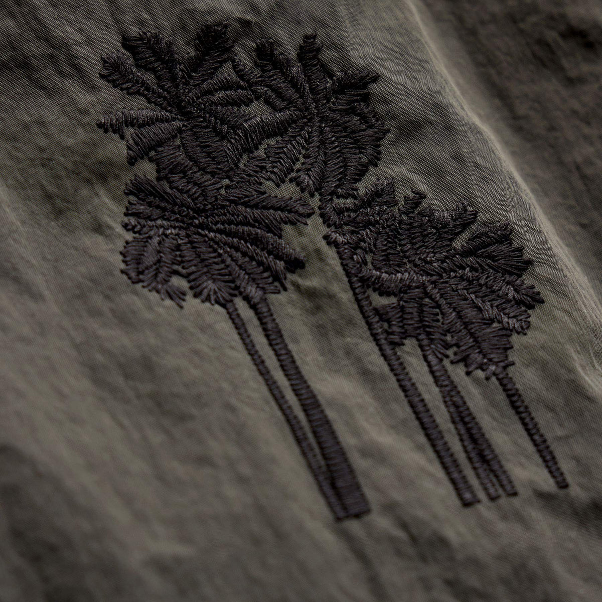 Palm Embroidered Boardshort in Granite | James Perse Los Angeles