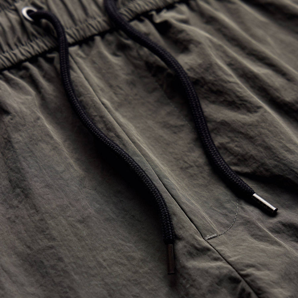 Palm Embroidered Boardshort in Granite | James Perse Los Angeles