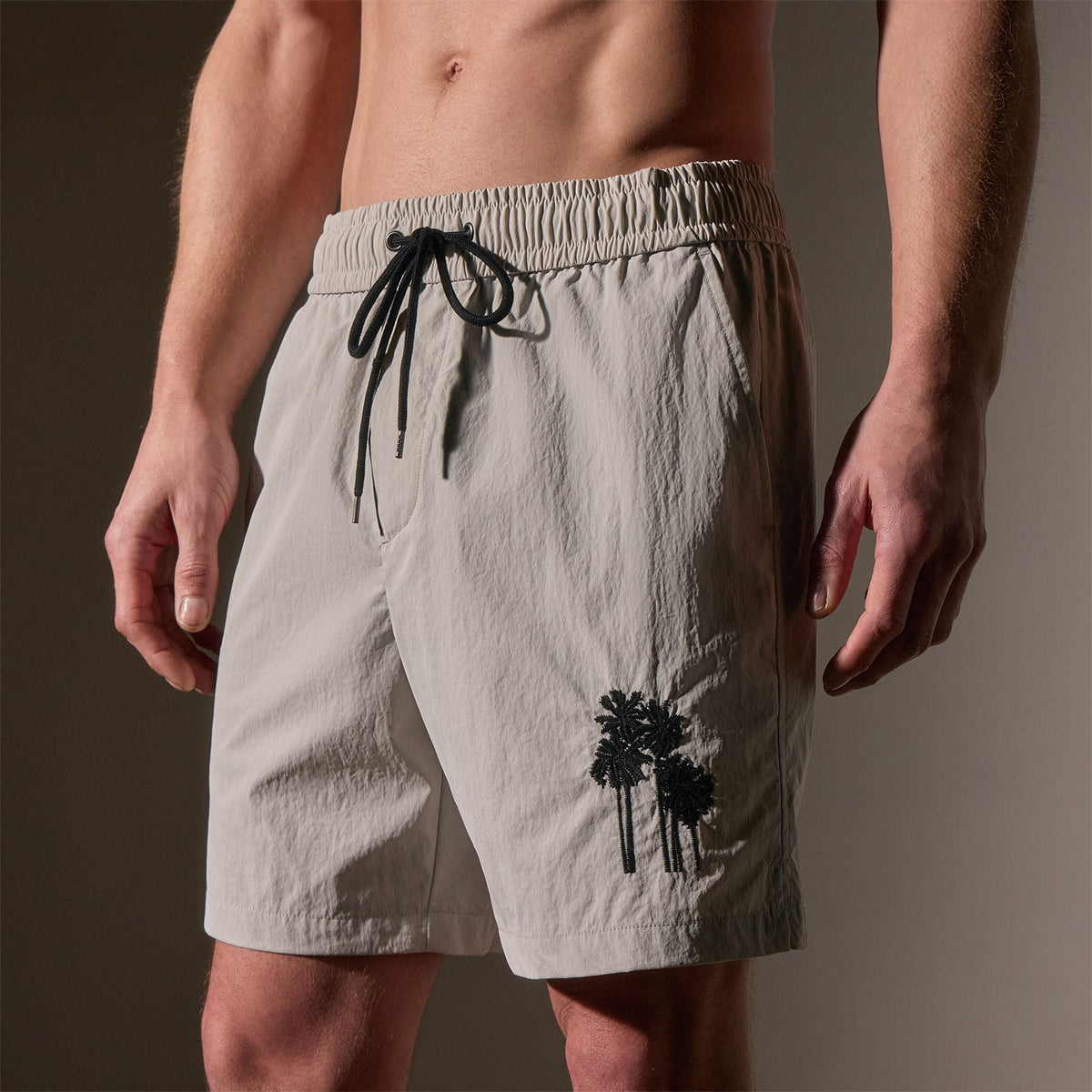 Palm Embroidery Shorts in Salt | James Perse Los Angeles