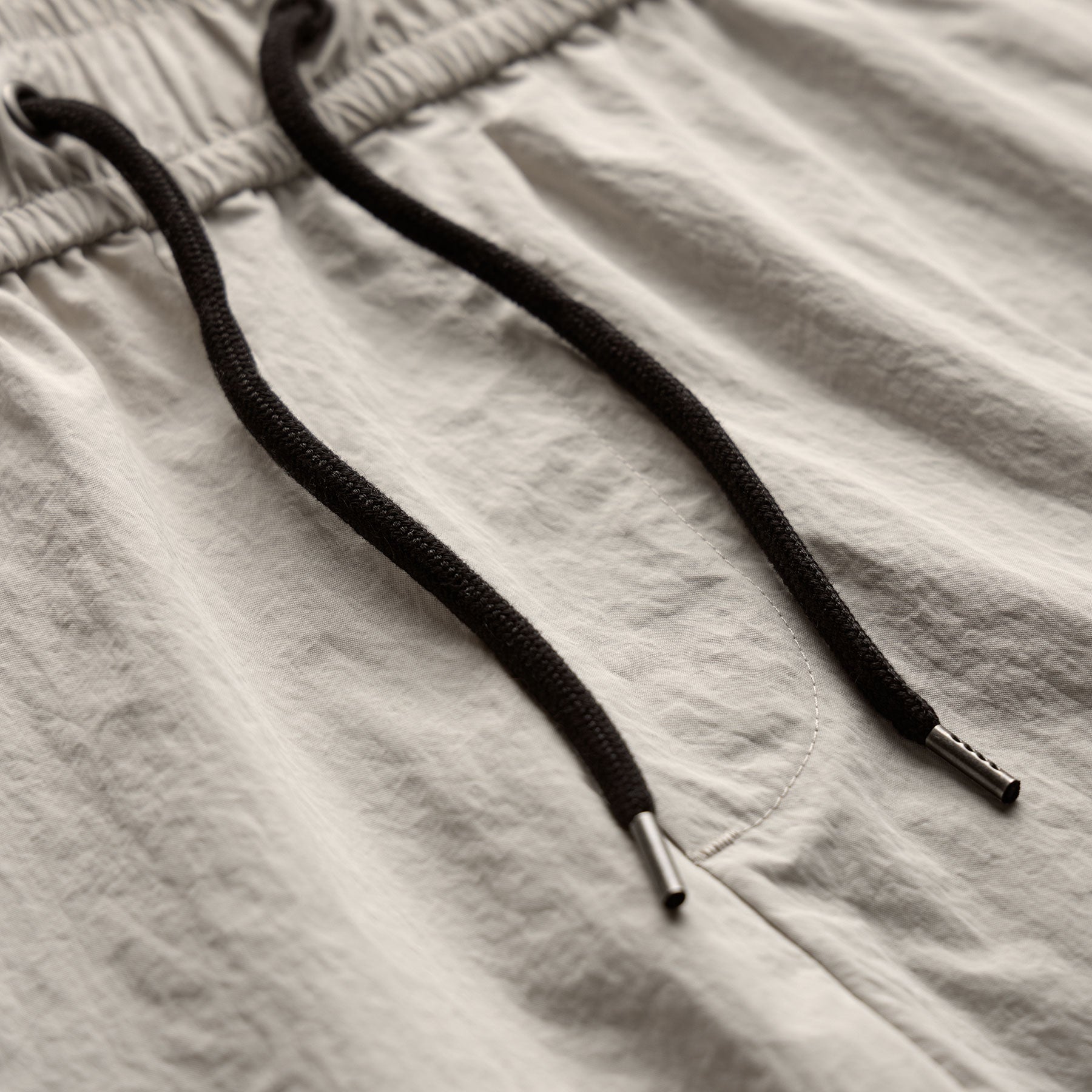 Palm Embroidered Boardshort in Salt | James Perse Los Angeles
