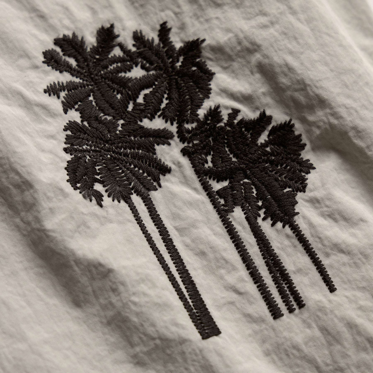 Palm Embroidered Boardshort in Salt | James Perse Los Angeles